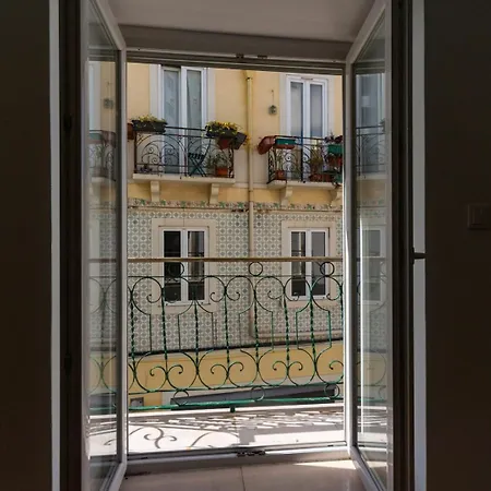Apartament With A Cozy Private Terrace Specially At Night Lizbona