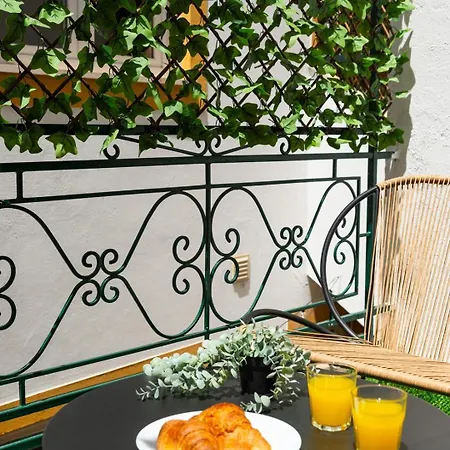 With A Cozy Private Terrace Specially At Night شقة *