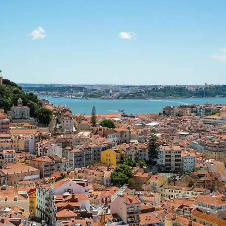 With A Cozy Private Terrace Specially At Night Lisboa